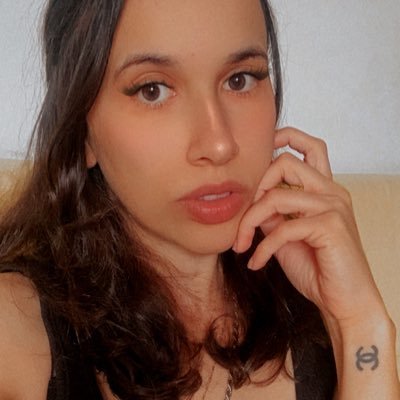 SavoirSm's profile picture. Acesse o instagram: @carolinedener