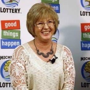 I'm Julie leach the winner of $310,500,000 in a while I'm giving out $200,000 for my 1k followers. WATCH ME HERE: https://t.co/PPAxqH4MRg