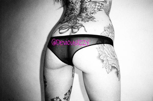 DeviousIzzy's profile picture. Cut and paste of the shittiest fic I have ever read.