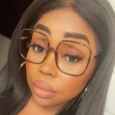 plushsize_q's profile picture. 