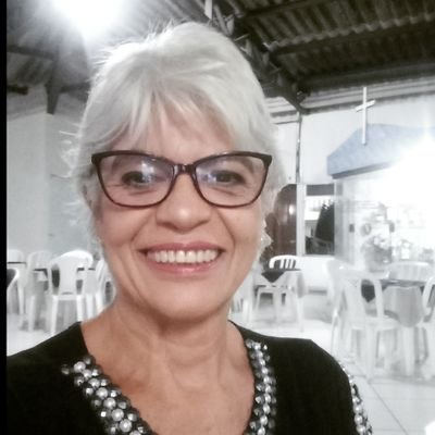 Sou de Belo Horizonte, adoro dançar, alegre e de bem com a vida. Depois de votar no PT e ser traida, luto para varrer este partido do poder.