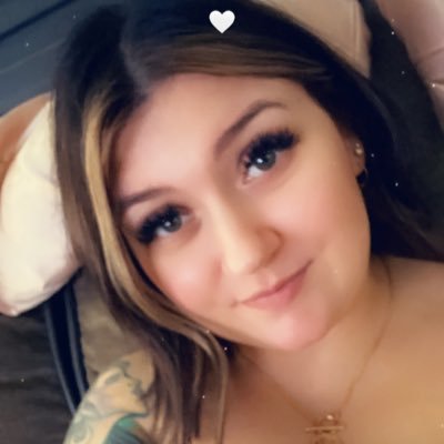 ashley_maxim's profile picture. Boy momma, wifey, fur mama, echo tech, cancer