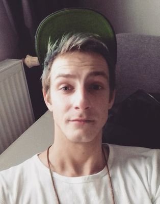 richi011110's profile picture. cawte