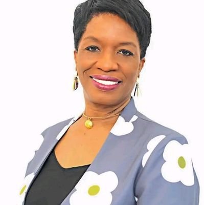 Femme politique
(Mairesse de la commune de Cayenne)