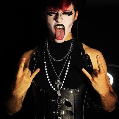20 | he/him | gothic metalhead 🤘🏻 | MMA | Criminology Student | sometimes political | Bisexual Supremacy 🏳️🌈 | #blacklivesmatter