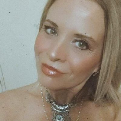 Educadora, Altruista, Estudiante de Derecho y de Seguridad Comunitaria. Fundadora F.A.I D.I .-Consiglieri CO.MI.TES . Mar del Plata