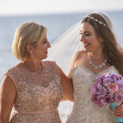 ElizabethT72610's profile picture. 
