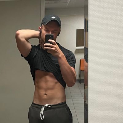 I've lost 20kg in 3 months📉
BioMed student sharing the key facts to a healthier lifestyle👨⚕️
DM for a free Self-Improvement schedule!