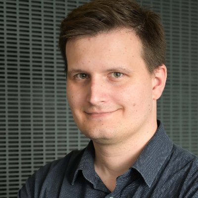 Full Stack Developer. https://t.co/z8H4qQUpfJ