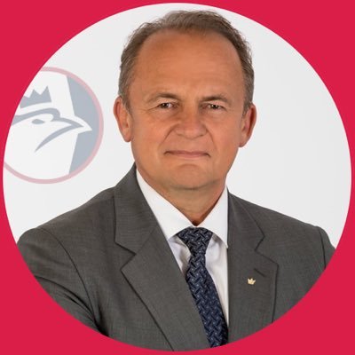 Przedsiębiorca - właściciel hotelu i Klubu Jeździeckiego Wolica, człowiek Wolności, członek drużyny Mentzena. Lider listy Konfederacji w Kaliszu!