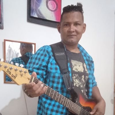 Hola te saludo y bendigo en el Nombre de Dios, soy Productor Musical, guitarrista y arreglista de la banda Por Su Gracia. P.S.G.B