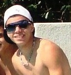 Não leve a vida tão a sério, afinal, você não vai sair vivo dela mesmo.