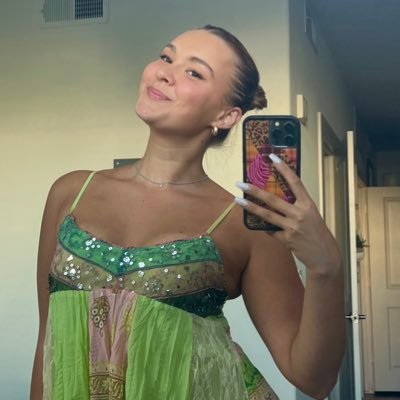 elleblock2's profile picture. 