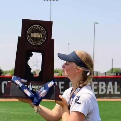 𝐋𝐄𝐌𝐎𝐍𝐓 IL 🥎’22 &‘23 Champ🏆 | ’21🥈| 📣’24 Champ 🏆 | ‘23🥈| All State/Area/Conf @Lemont_Softball @DirtDevils06RJ @RudysGymJoliet @TrumanSoftball Commit