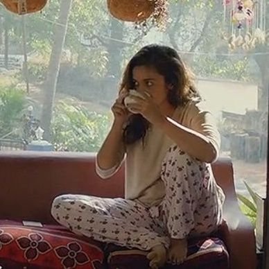 Crazily fangirling @aliaa08 💛