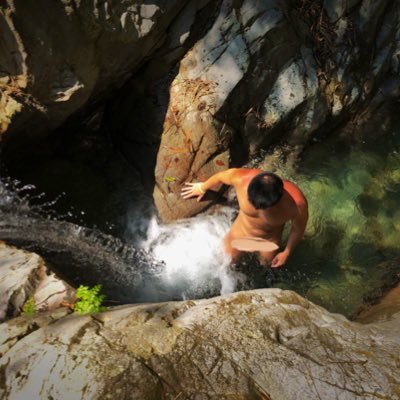 SoyTioXXX's profile picture. Naturist | 天體野裸 | 男體摄影 | 🏳️‍🌈👨🏻‍❤️‍👨🏻🔞🐒｜💪🎾🏊🏃‍♂️🕺