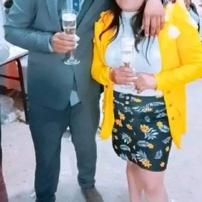 pareja  entrando en el ambiente para disfrutar y ser muy liberales esperamos en contrar parejitas