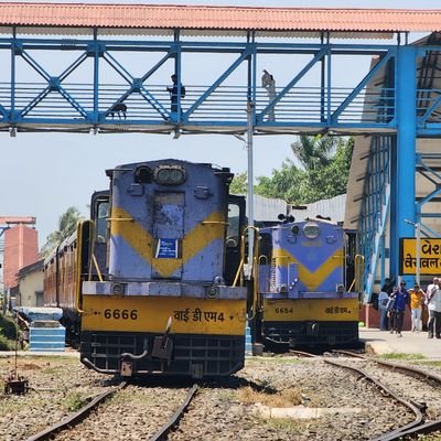 Railfan ❤️❤️
Base - Dahod (DHD)
Division - Ratlam ( RTM)
Zone - Western Railway (WR)
Solo traveler,Rail Lover 

Follow Me On Instagram - railfan_husain