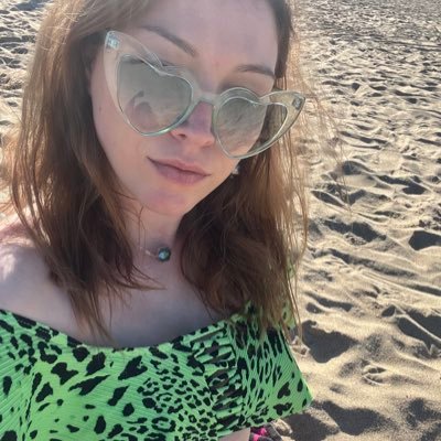 dmonicavictoria's profile picture. insta: @deva__stasia