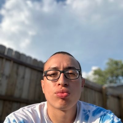 ツ twitch affiliate https://t.co/qBK0ftFkxJ fortnite gamer •Sniper Pro•  https://t.co/YIKOjvbbh3