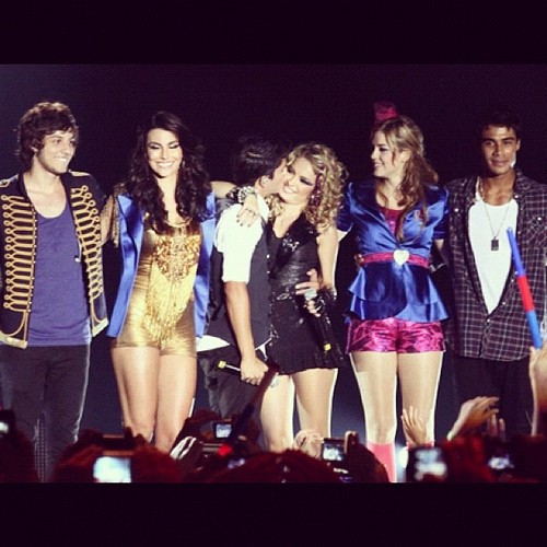 Fc dedicadoo a Lienda da @Rebelde_Sabado eu amoo ela de maais minha Perfeitaaa , eu Sou Dona @VidaLuaMBlanco seguee la ?