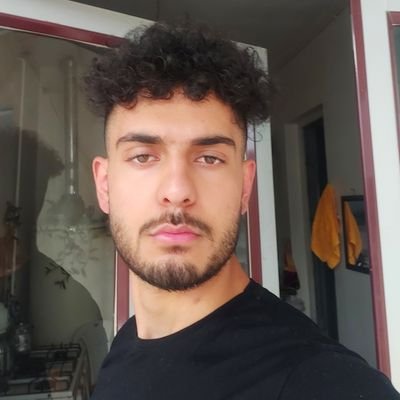 ehsanrahimi_cr7's profile picture. عشقت مرا نیرومندتر میکند، نفرتت شکست ناپذیرتر...