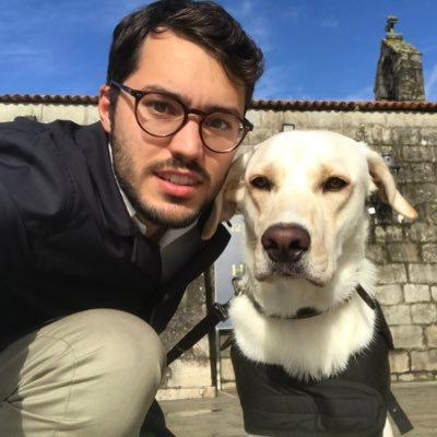 Profesor de Xeografía e Historia. O saber e a razón falan, a ignorancia e o erro berran. Concelleiro do Partido Popular de Cangas.