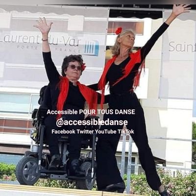 Décembre 2015 Michelle en fauteuil électrique👩‍🦼rencontre Brigitte danseuse classique et chorégraphe valide. Elles dansent pour démystifier le Handicap ♿ !