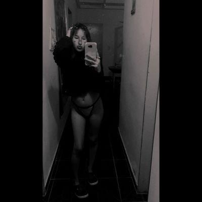 17 años💋
Leonina💋
Dos besitos porque tres es mucha plata😘💋