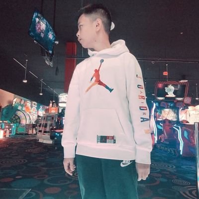 15 year old dancerush player :)
also play ddr,piu,sdvx, and wmmt5dx+