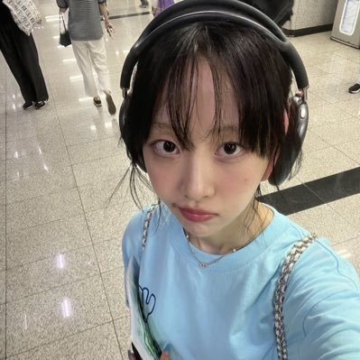 yves6aint's profile picture. 17 🫧 she/her lesbian who don’t play abt loona and yvesrry @official_artms @loossemble_twt