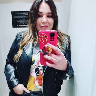 👩❤️👩Mamá de Melina. 🎤Locutora 🎧Comunicadora. 🇺🇾Talense. 🎨🖌Autodidacta con los pinceles...entre otras virtudes que me reservo