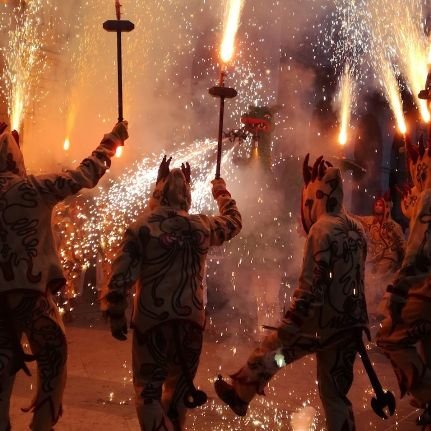 EL CORREFOC NOO ESS TOOCAA‼️

Agraïda i orgullosa de ser catalana. ||☆||