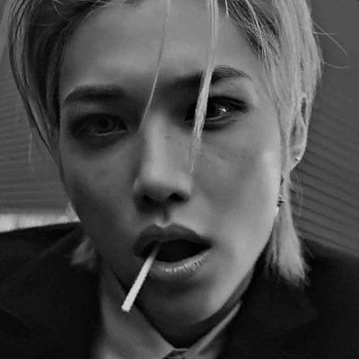 #현릭스 : 💙🤍 | SHE/HER . . . will try to write aus again 📜🖇️