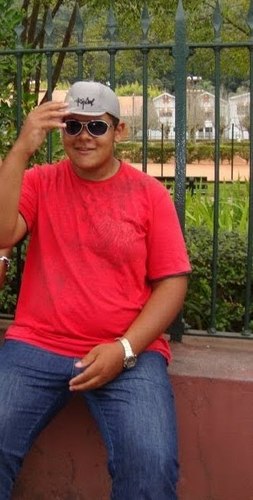Agora eu tenho certeza de que as coisas irão mudar, e pra melhor. Me
sinto mais vivo do que nunca, chutei a solidão pra bem longe de mim.