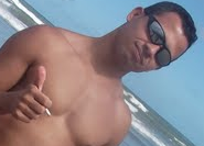 Valorize as criticas.as vezes sao verdadeiras do que certos elogios.MURILO SIMOES