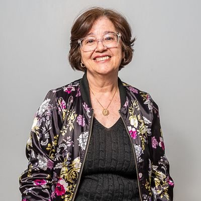 Filha amada do Pai, agarrada na graça e vivendo pela fé.