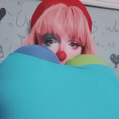 clowny husband of a clowny wife.💒
inflatable🎈
amateur clown 🤡
partial blueberry 🫐