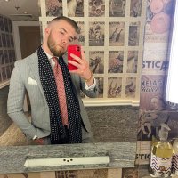 Chris wears suits (@chriswearsasuit) 's Twitter Profile
