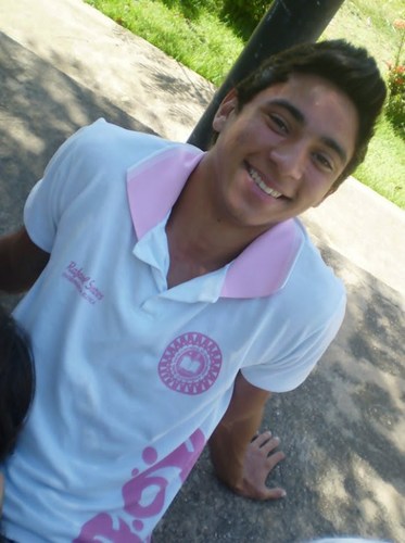 Sou feliz!Flamenguista,futuro engenheiro,diácono do arena jov ,baterista e o mais importante Sou Homem de Deus....quem me conhecer ou q goste de mim segue aew!