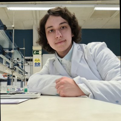 Estudiante de Biotecnología (UPNA) al que le fascinan las letras. 🧫✍️👩‍🔬. Muy interesado en la enseñanza y la divulgación de la Biología. iGEM 2023 🥈