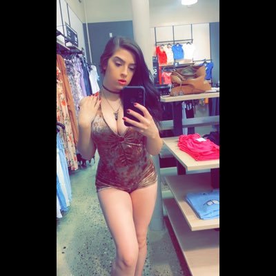 daniellekiss_'s profile picture. experimental bass & dubstep turn me on 😈 I’m a weirdo and I embrace it 👽🌈 more compassion, less judgement #michiganfam #CYCLOPSARMY #LSDREAMER