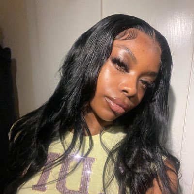 ricaszznn's profile picture. milf