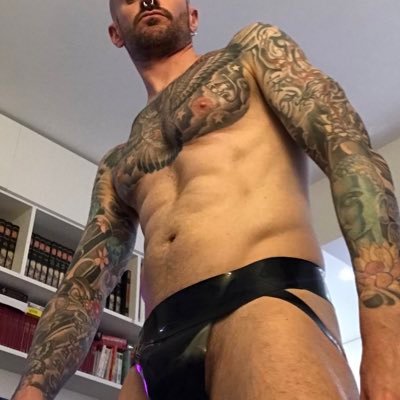 🔞+18 only. Don’t interact if you are under 18. 40 something dude. French bottom. Cumdump and pig sperm-addicted . 🎬 DM FOR COLLABS #piercedcock #tattoos