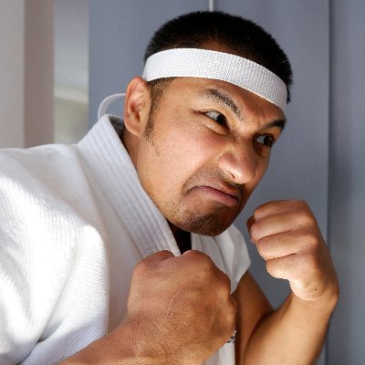 ThisIsAlsoBulk's profile picture. I ain't getting verified to send direct messages