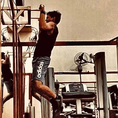 Kshitij71280347's profile picture. राह पकड़ तू एक चला चल पा जाएगा मधुशाला।