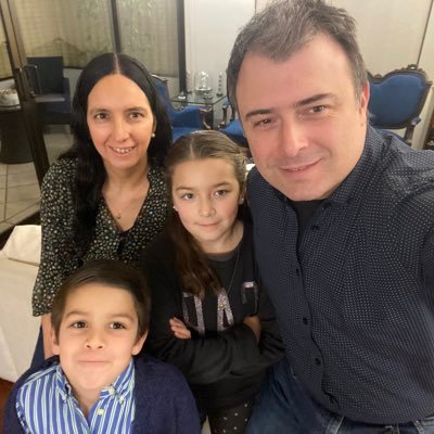 Esposo, padre, hijo, ingeniero Civil MSc Hidráulica y Magister en ingeniería Industrial (MII UC). El futuro solo trae desafíos y oportunidades.