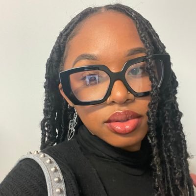 black creative ✨ lover of handbags 👜 mixologist & event planner 🥂community organizer ✊🏽 poet from time to time