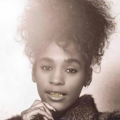 lil_baby_blue_'s profile picture. whitney houston, bey & ari round here.