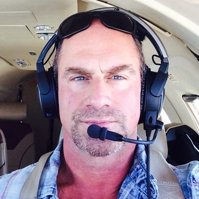 the guy who recognizes every “free thinker” “Patriot” for what they really are. I play pretend sometimes. I’m nicer on Instagram: 
@chris_meloni